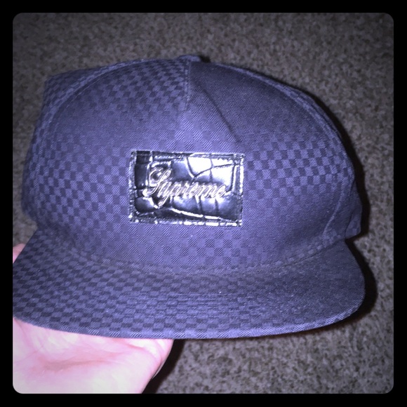 Supreme hat - Picture 1 of 2